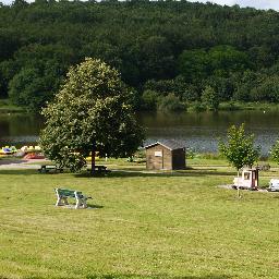 Bienvenue au plan d'eau de Vieure où vous pourrez vous ressourcer, et vous oxygener. 
Nous vous proposons animations, restauration, camping, locations chalets