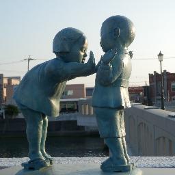 豊後高田で「千年ロマン、心の旅」を。
古代、六郷満山の「山」。
中世、荘園村落の「里」。
現代、商店街並の「街」。
自然景観、資源の「海」。
様々なモノがぎっしり詰まったワンダーランドへようこそ。