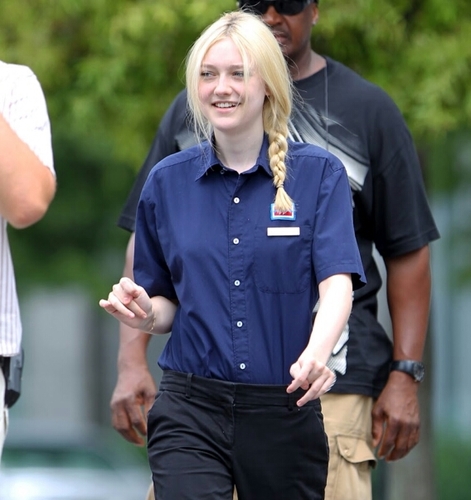 DAKOTA_FC's profile picture. HELLO' I'AM HANNAH DAKOTA FANNING I'AM FROM IN LOS ANGELES,AMERICA I' LOVE TWILIGHT NICE' TO MEET 'U' HENCHMAN. [ I'M BOHT! ]