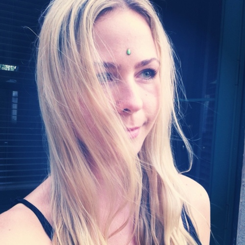 Yoga teacher. Food lover. Jewelry designer. 
 https://t.co/P0DD3L7ZI2