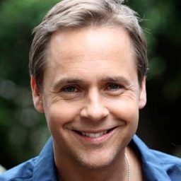Aspiring teacher at Hollis, always here to fulfil everyone's dreams. Found my long lost twin Chad Lowe who now follows me! I have the best son @mike_mongomery !