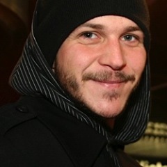 Twitter page for the fan site, Gustaf Skarsgard Fan. This is not Gustaf tweeting.