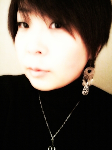 直感を大事に活動中。相手によっては 心のシャッター閉まって別人になる時あり(笑) 많이 웃자♡ 新しい仕事見つかりますように。