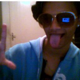 Nome-Brendo Oliver
Idade- 16 Anos
Mora onde- Minas gerais
Rede-sociais-Facebook,Tumblr,Ask
Tipos de musicas- Rock,Pop.Pop/Rock