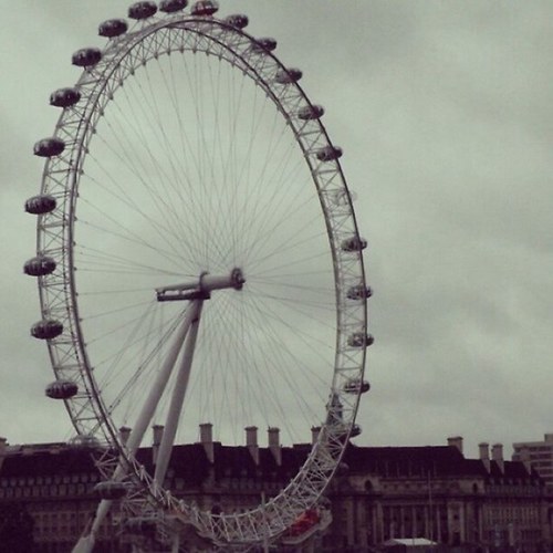 AThErOoo's profile picture. لا زالت تسكنني تلك الطفلة البريــئة أحب الهدوووء والعيش بسلام بعيداً عن الضجيج.. طمووحة إلى أبعد الحدوود