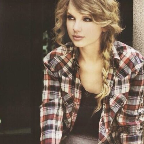 'I hate Taylor Swift' NOW GO AND STAND IN THE CORNER AND THINK ABOUT WHAT YOU DID
