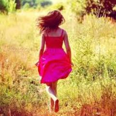 Ludzie śmieją się ze mnie bo jestem inna. Ja śmieję się z innych bo są tacy sami. Pozdro ;**