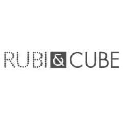 RUBI & CUBE
Née d’une envie commune de raconter une histoire, de proposer des objets sensibles,doux et accessibles; Rubi&Cube présente sa première collection.