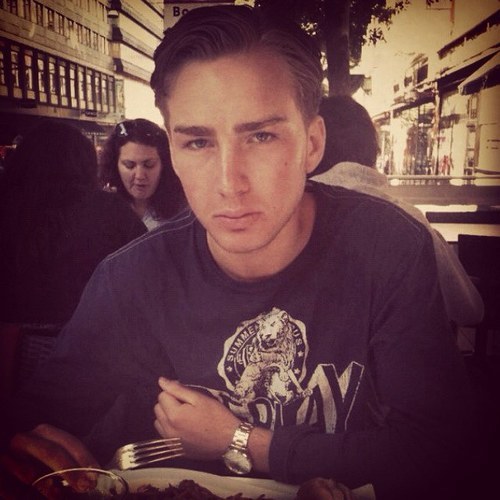 17 år, bor i stockholm, sweden, jacobdanielsson @ instagram Arsenal FC ❤