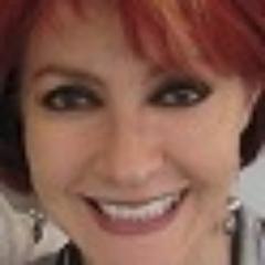 Escultora mexicana, profesora universitaria, doctora en artes y diseño, melómana; a favor de un país incluyente y justo.