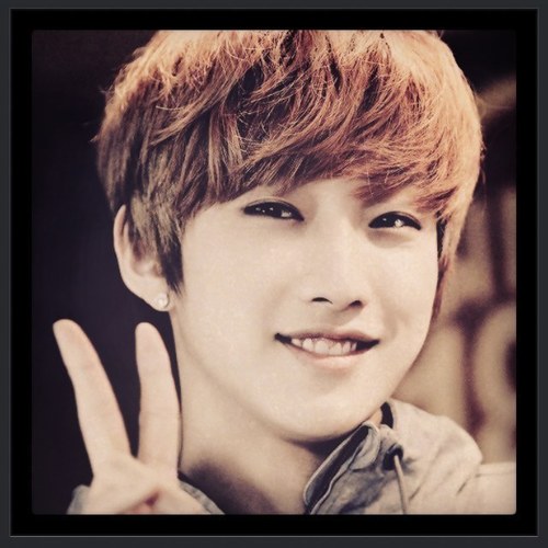 ผมลีดเดอร์น่าหล่อ รักBANA&ฟลว. สุดใจ! สนับสนุนB1A4 ด้วยนะครับ #justbotnotreal #Real:@B1A4_JINYOUNG #line91 #SHFam ♥#My BANA special