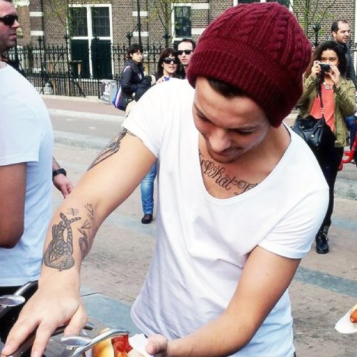 LouehTommoo's profile picture. HEYYY WAZZZZUUUUPPPPPPP. Talk to me or i dont like you