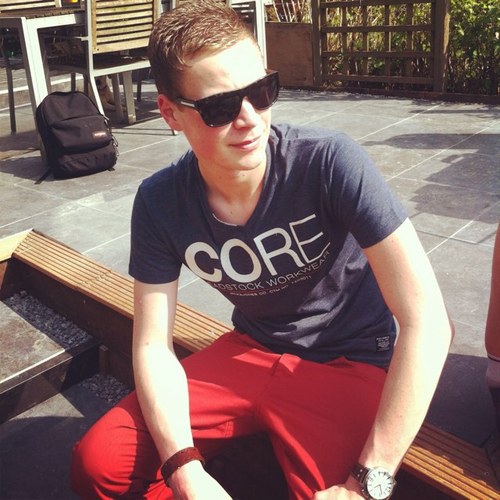 dennishoog95's profile picture. 17 jaar | Gouda | ID College| whats app vraag maar