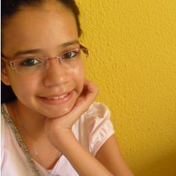sou a garota q no momento dificil sempre esta-lá pro ki precisar sou está q nunca vai te abandonar  sou a que cuido da dor dos  outros  e deixo a minha de lado