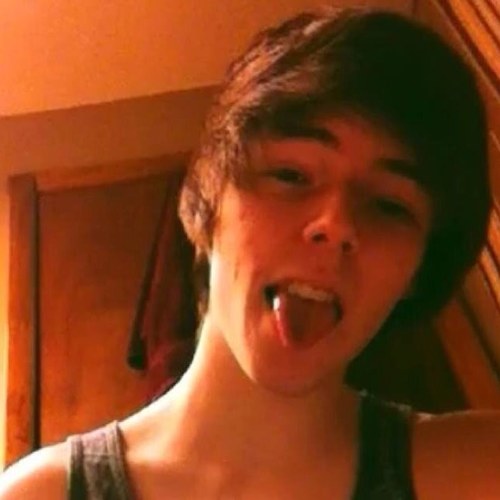 Best friend is my header XD| Jordan | 16 | Single | @boo_skylar is my walien brother