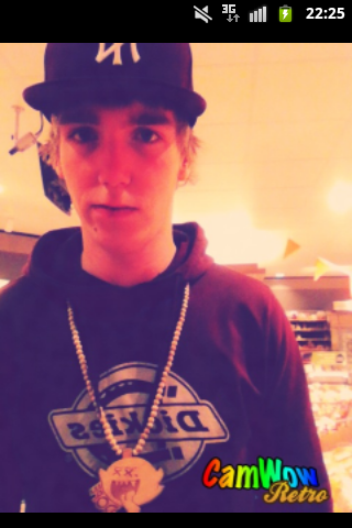 Rapper en Model! ~ 
Dubstepper ~ 
Fuck #YOLO, Bier is het motto. ~ 
#MELBOURNESHUFFLE ~ 
#Supra