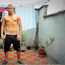 No soy un hombre... soy un campo de batalla. -Nietzsche-