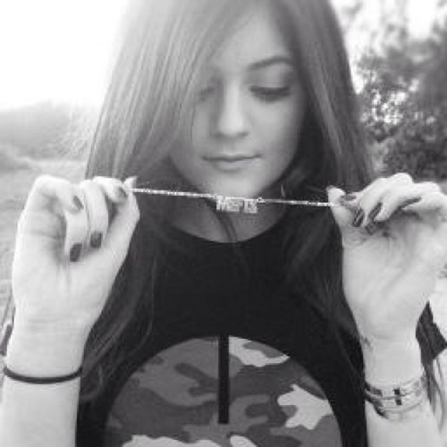 holla i'm kylies twin :)