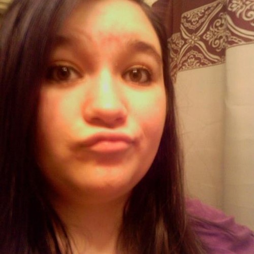 my name is chelsie davis and i have a amazing boyfreind named trotter and we have a beatiful son together!! : )