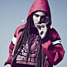 Si estas aqui es porque tienes buen gusto musical. Las mejores frases del mejor artista, entre otros. Swan Fyahbwoy. One love.


BOSS