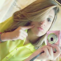 ∞∞ Apredir que amar nao significa estar junto ,mas sim querer ver a pessoa feliz,mesmo que isso custe sua felicidade.Frase de PedroLanza