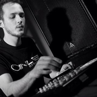 MnmlTran's profile picture. 