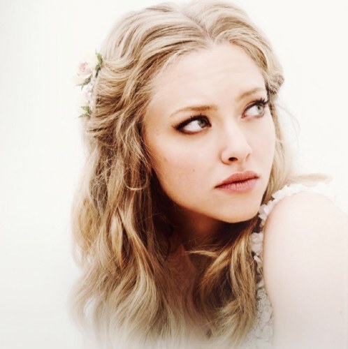 Hello. My name is Wendy Darling. I have wonderful brothers. I left London and came here. My friend is @peterstinker. [Single] [RP]