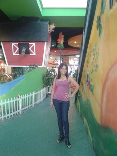cosmiatra,, madre de alex y alison  ,,trabajo independiente ,soltera ,animal favorito el caballo.,, aunque tengo una gatita..