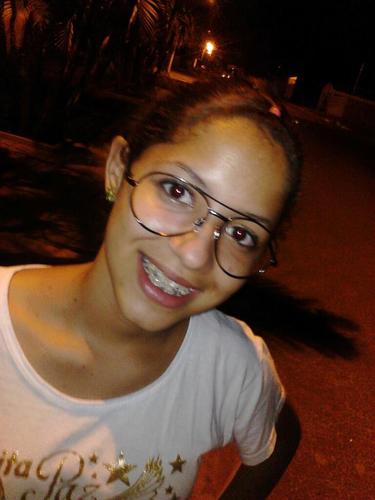 amo chocolate, musica e minha mãe. Não necessariamente nessa ordem!!! #feliz #triste #decidida #confusa prazer eu!