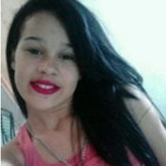 É que ele ainda tem meu coração 
Por ele ainda morro de paixão  ♥
Por ele vai meu som, meu ar meu chão 
Se ela não voltar, vou me perder...