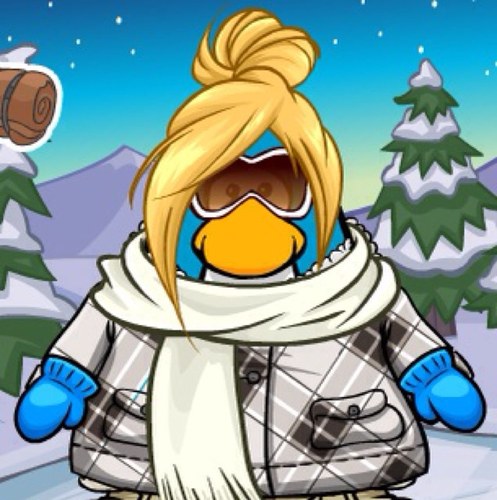 Hello! I am Lexy, but that's not my real name. I started Club Penguin on 5/6/13. ;)
