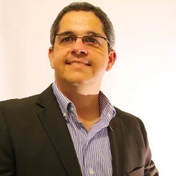Relações Publicas, Coach Pessoal e Profissional, Master e Trainer em PNL. E também carioca, canceriano, curioso e muito mais.. [rs] 👽