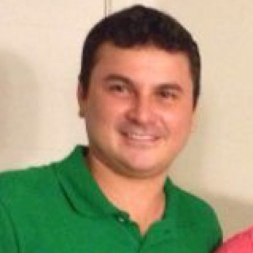 Dentista, Sócio da Clinicas Bucal Center , ANalista de Sistemas... entre outras atribuições.