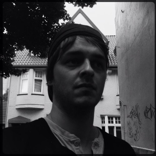 Composer, producer, songstylist. Prefering this account: http://t.co/N9aivPIAAz