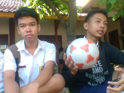 @fitriaslsbila ♥ :*  23 03 2013 | Sederhana Saja Cukup | AREMANIA