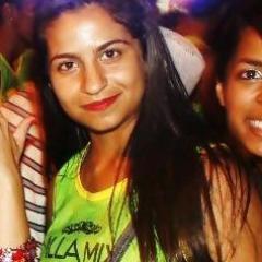 ~* α gαrotiinhα imperfeitα,
αquelα que chorα de dor,
αquelα que ja sofreu poor αmor,
αquelα que sαbe se αrrepender! ♥