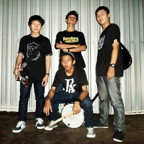 GUITAR @scheter | BASS @yuliusdimaz | DRUM @gintongg | VOCAL @rakapjo | contact : 085643303863 Yogyakarta
