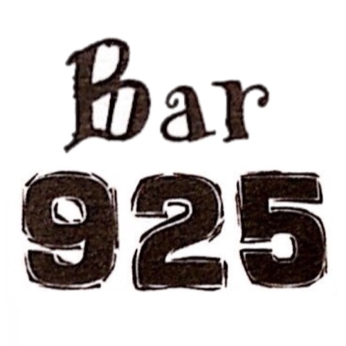 新宿2丁目にある⚣ゲイバーの【Bar 925】です。年齢男女ノンケ問わずオールジャンルOKのお店です。皆さんバンバン遊びに来て下さい。仲通りの交差点で見回したら見えます。従業員募集中！興味のある方はDMにて！よろしくお願いします。 TEL 03 5925 8544
