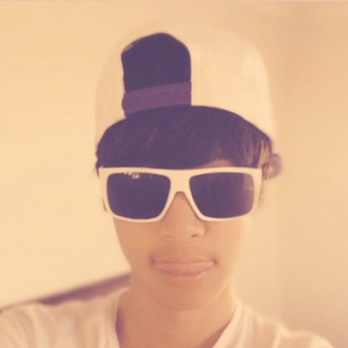 :P im'm new to twitter don't really use it haha please follow!! thanks :) just your average guy directioner and belieber ;)