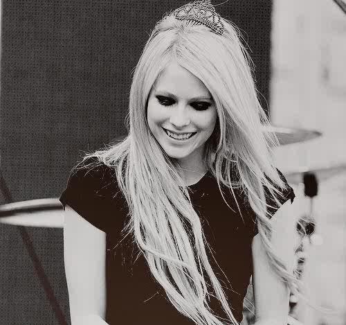 unofficial @AvrilLavigne's pard♔ • Nemoo ♥ [7.7.12] • littleblackstar ∞