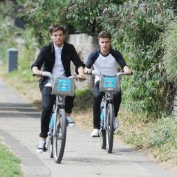 Louis Tomlinson, Luke Brooks&Luke Hemmings. One Direction. Janoskians. Ariana Grande&Cody Simpson Followed, 5SOS Followed&RT'D!!♥