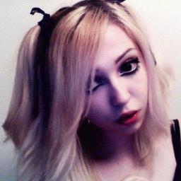 ♡ Argentinian goth girl dreaming of a life in Paris in a house full of bunnies with my @Kaiydan ♡