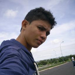 Universitário, 18 anos, uma pessoa sem medo de viver, e apaixonado pela vida.