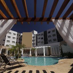 Nadai Confort Hotel, oferece 130 aptos. entre standard e luxos. Localização previlegiada, entre as principais av. do centro e a 3 quadras do shopping.