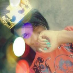 eu sou deferente nao sei 
sou do meu jeito nao pra agradar os outros sim porque sou feliz