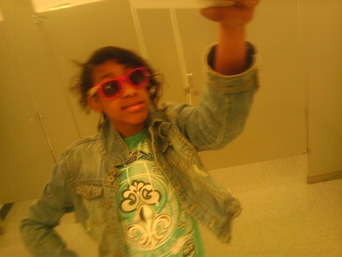i walk in a world of hatred ... a world of judges ... But theres no JUSTICE!! ... BUT I STILL SMILE :) FOLLOWED BY:singerjawan
