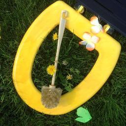 wcborstelwerpen's profile picture. Voor een vernieuwende activiteit kiest u voor wc-borstelwerpen// vrijgezellenfeest // personeelsfeest// maar ook met het gezin of familie #wc-borstelwerpen