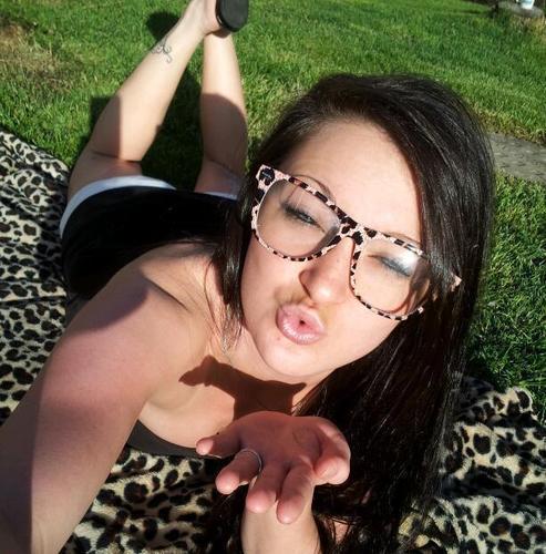 hiipaigee3's profile picture. that's the way she was born and raised, she ain't afraid to stay #countryy