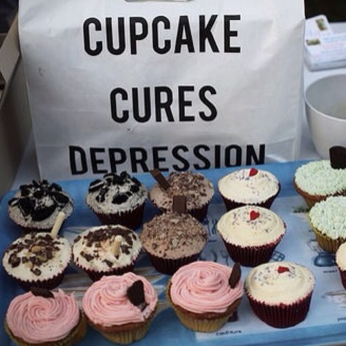 LaughingAtWaves's profile picture. Anybody want a cupcake?