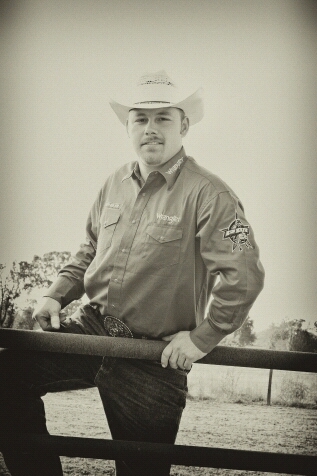 im an good ole' cowboy that loves getting dirty and wild. if you wanna get to know me just hit me up.